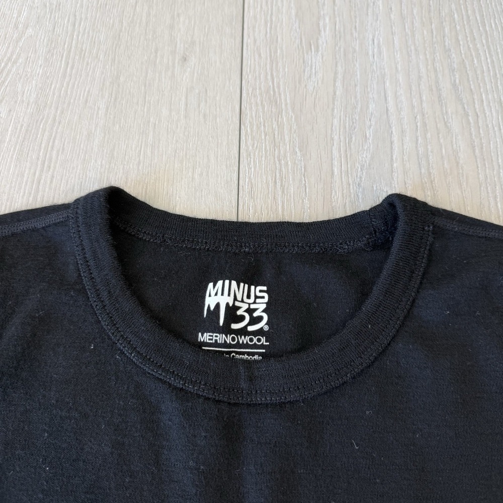 Minus33 Merino Wool Men's LT Black Chocorua Midweight Crew Long Sleeve Top 705